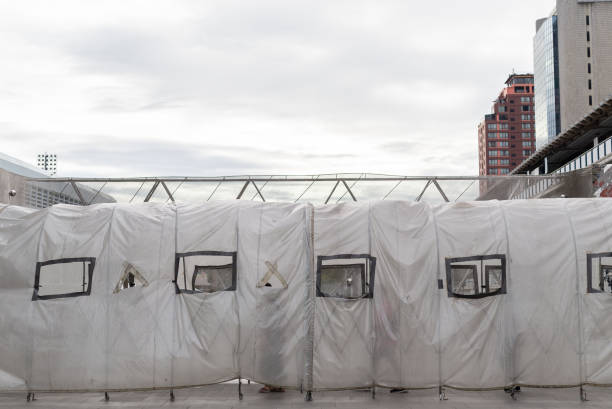 istock Exterior rain protection shelter walkway. 1001589124