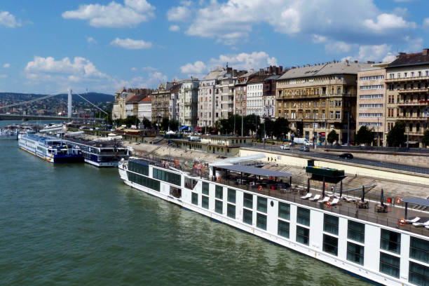 istock Panoramic view of he Danube and Pest side 1001591406