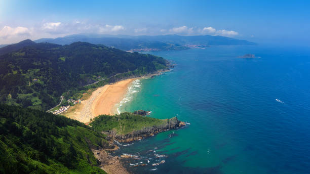 istock Panorama of Laga beach in Urdaibai 1001595152