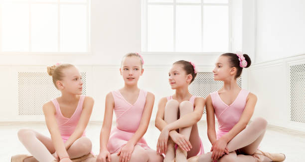 istock Little ballerinas talking in ballet studio 1001608226