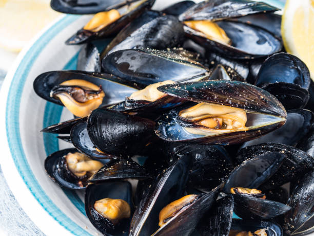 istock Sauteed mussels with black pepper and lemon 1001624984
