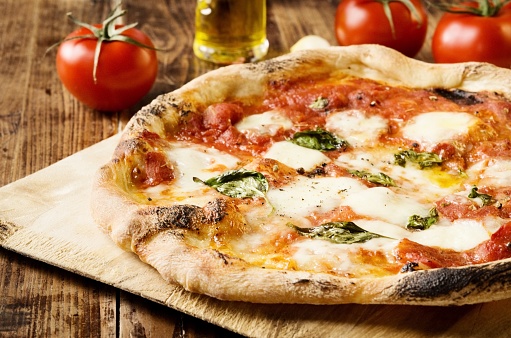 Pizza napolitana photo