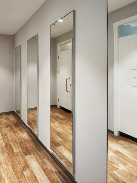 istock Clothing store dressing room 1001673304