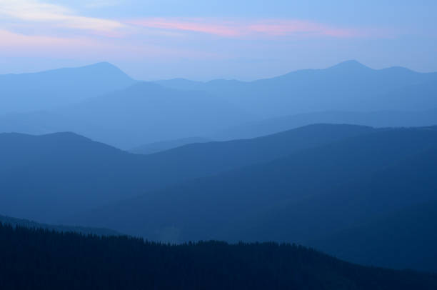 istock Silhouette of mountain ranges 1001688008