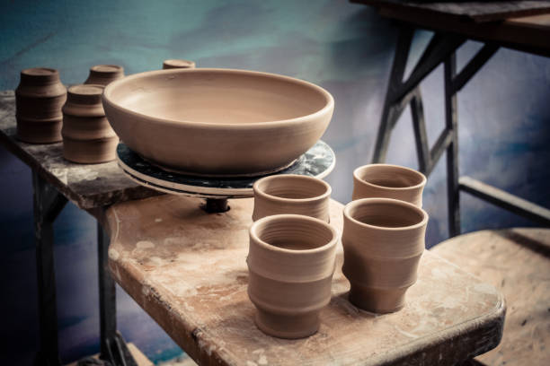 istock Ceramic clay products stand on the shelf close-up, macro 1001745556