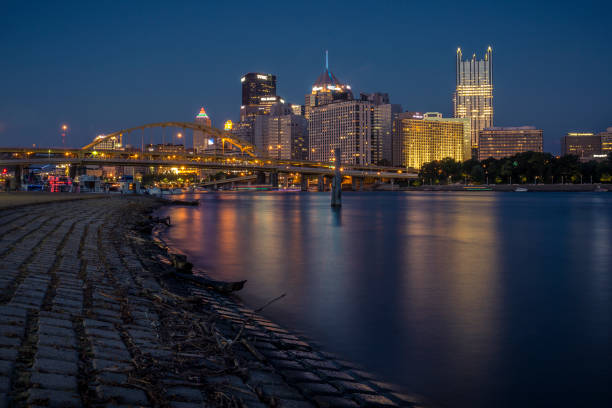 istock Skyline of Pittsburg 1001750062