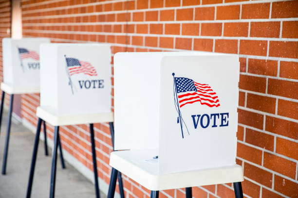 voting booths with no people - election imagens e fotografias de stock