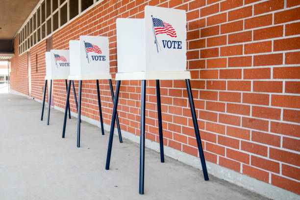 Voting Booths with no people A polling location station is ready for the election day. 2018 stock pictures, royalty-free photos & images