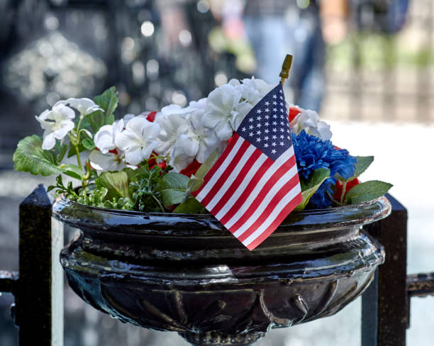 istock American Flag in a flower pot 1001910040