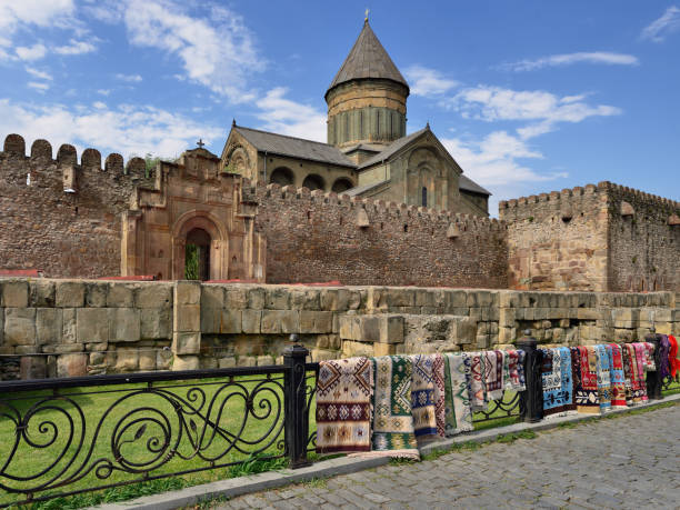 catedral sweti cchoweli de mtskheta, georgia, - mtskheta fotografías e imágenes de stock