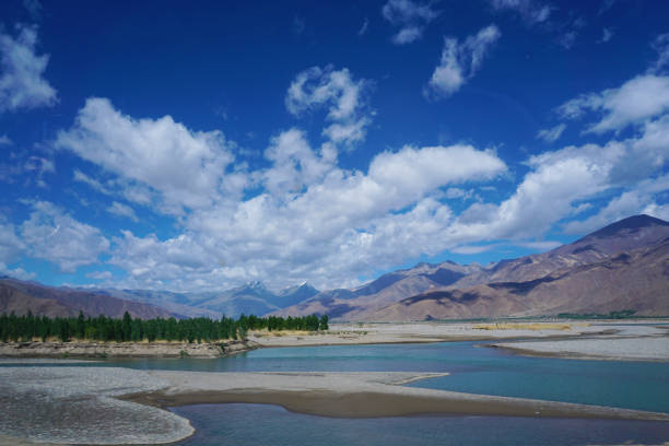 istock Yamdrok Yumtso lake,Tibet 1001961626