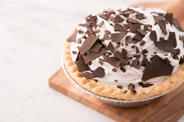 istock chocolate cream pie with chocolate shavings 1001963914