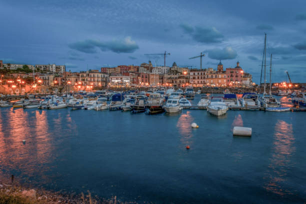 istock Port of Pozzuoli 1001978318