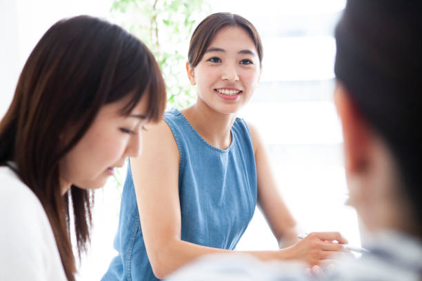 istock Women 's office meeting. 1001989862