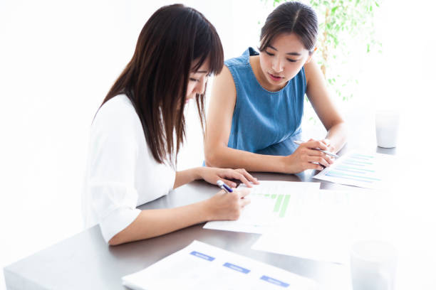 istock Two women who talk with each other. 1001989904