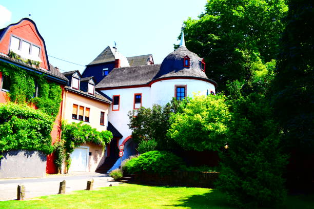 istock Winery in Leutesdorf with street through the house 1002000192