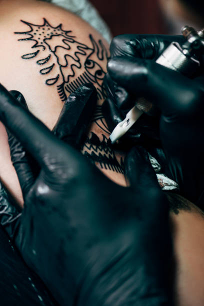 istock cropped shot of tattooing process on shoulder in salon 1002007024