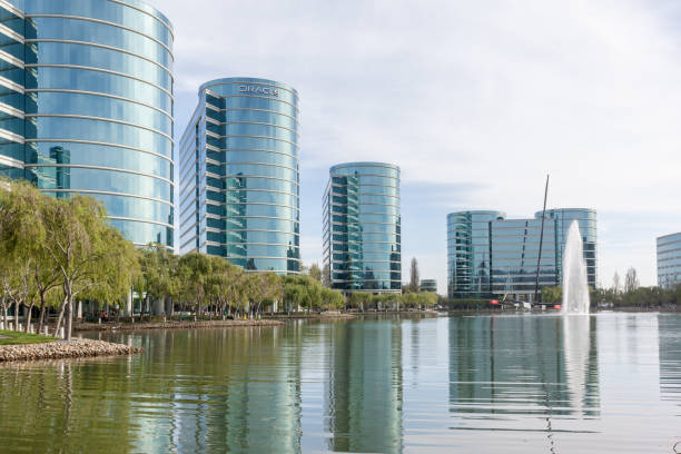 Oracle 's headquarters in Silicon Valley. Redwood Shores, California, USA - March 30, 2018: Oracle sign at Oracle 's headquarters in Silicon Valley. Oracle Corporation is an American multinational computer technology corporation. redwood city stock pictures, royalty-free photos & images