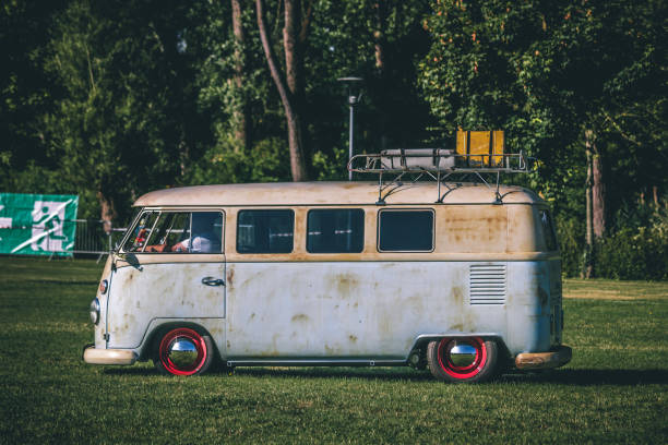 ônibus volkswagen typ 2 t1 - rust - fotografias e filmes do acervo