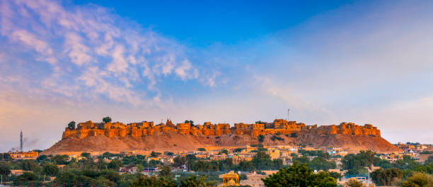 panoramic view of jaisalmer fort at dawn, rajasthan, india - jaisalmer imagens e fotografias de stock