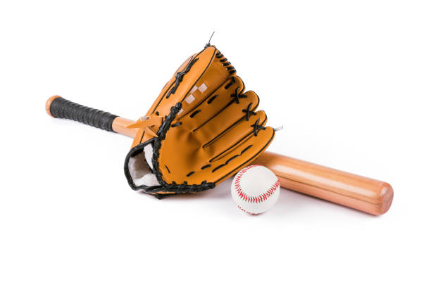 baseball-schläger, ball und isoliert über weißen handschuh - baseball glove stock-fotos und bilder