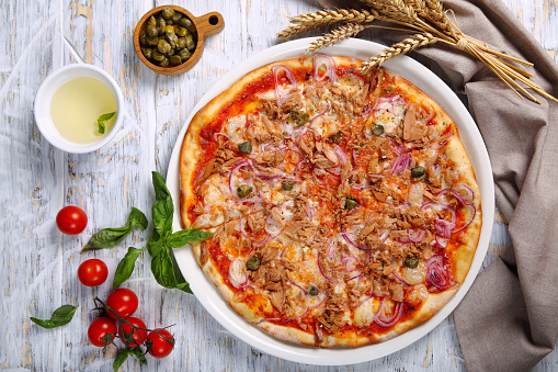 pizza with tuna, fresh tomatoes and basil