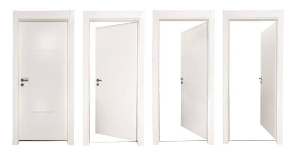 puertas blanco aislados sobre fondo blanco - puerta abierta fotografías e imágenes de stock