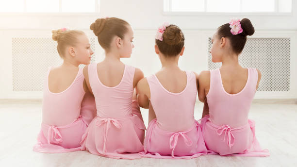 istock Little ballerinas talking in ballet studio 1002182030