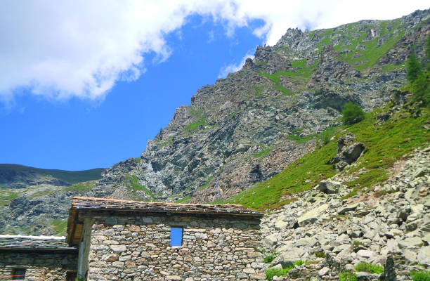 istock houses built with stones in front of mountains 1002189082