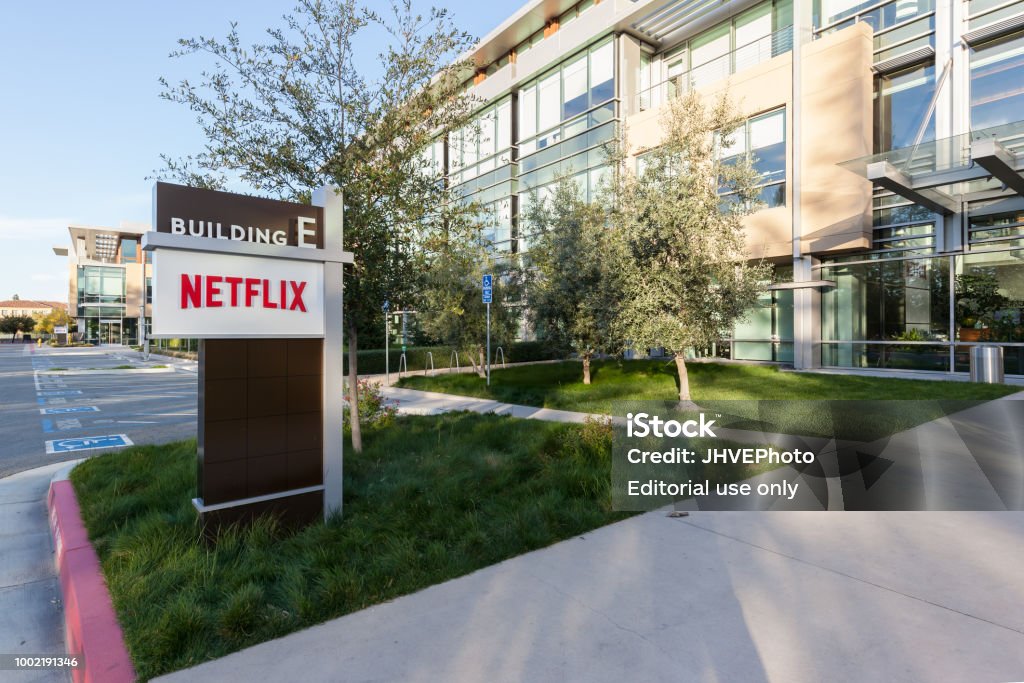 Vista exterior del edificio de la sede de Netflix - Foto de stock de Netflix libre de derechos