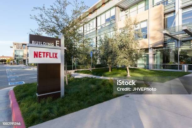 Vista Exterior Del Edificio De La Sede De Netflix Foto de stock y más banco de imágenes de Netflix - Netflix, Arquitectura exterior, Oficina