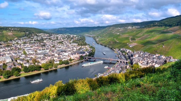 istock Panoramic view of Berncastel-Kues which straddles the famous river Mosel, Germany., 1002201456