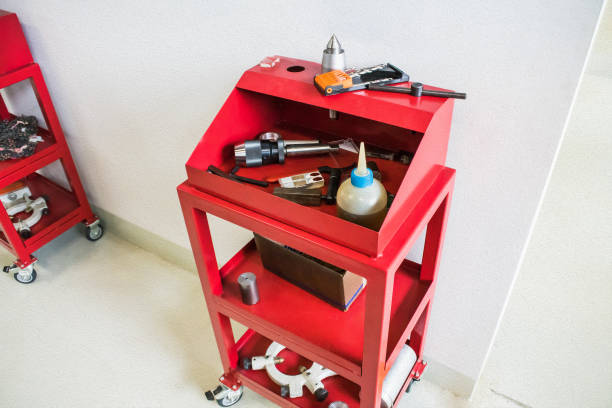 istock Red shelf and tool kit in painting style 1002223648