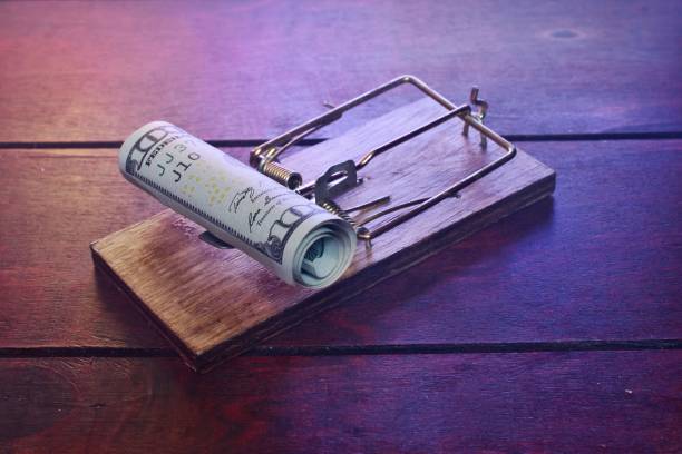 Money Money in a mousetrap trap stock pictures, royalty-free photos & images