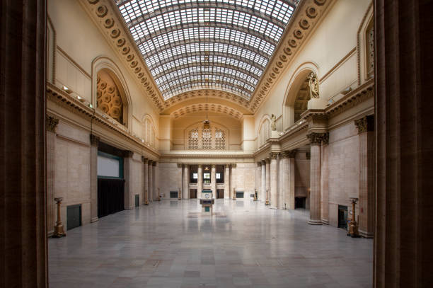 鉄道駅ロビー - union station chicago ストックフォトと画像