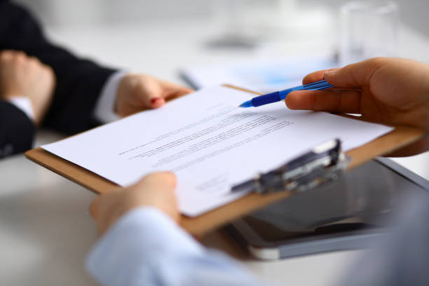 istock Businesspeople sitting on the desk on office 1002377402