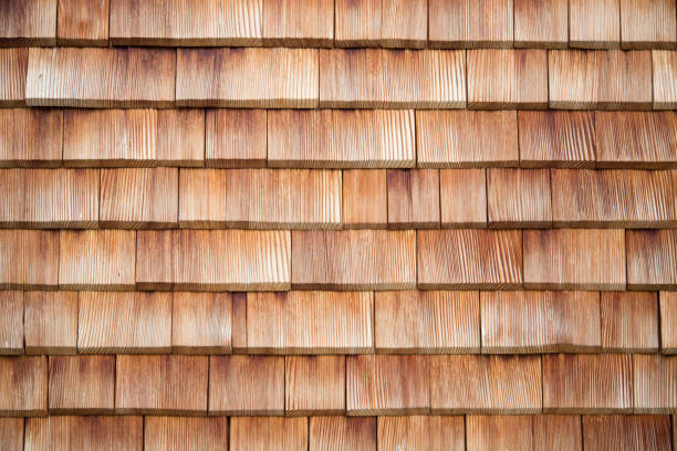 telhas de madeira tradicionais - siding wood shingle house wood - fotografias e filmes do acervo