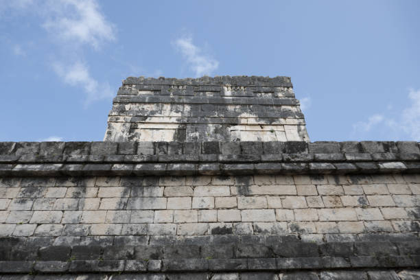 Upper Temple of the Jaguar viewed from the ball court Temple of the Jaguar in the ancient Mayan city of Chichen Itza. Chichen Itza was a large pre-Columbian city built by the Maya people, located in Tinúm Municipality, Yucatán State, Mexico. ulama stock pictures, royalty-free photos & images