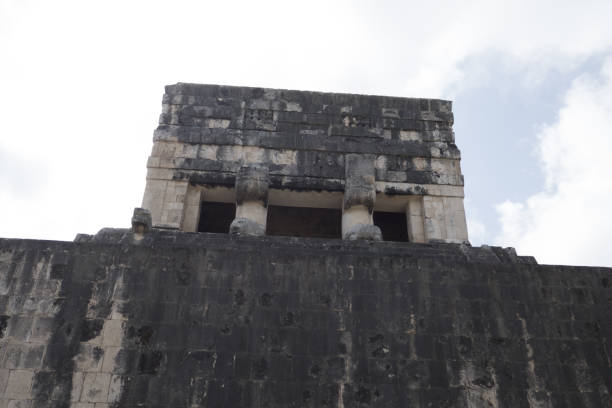 Upper Temple of the Jaguar viewed from the ball court Temple of the Jaguar in the ancient Mayan city of Chichen Itza. Chichen Itza was a large pre-Columbian city built by the Maya people, located in Tinúm Municipality, Yucatán State, Mexico. ulama stock pictures, royalty-free photos & images