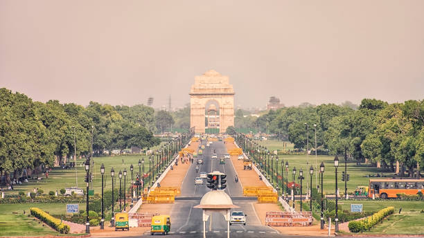 miasto new delhi w ciągu dnia - india gate delhi new delhi zdjęcia i obrazy z banku zdjęć