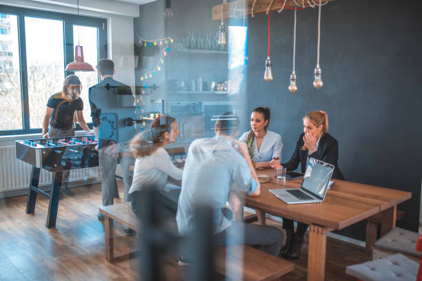 istock Business professionals at table in cafeteria 1002439958