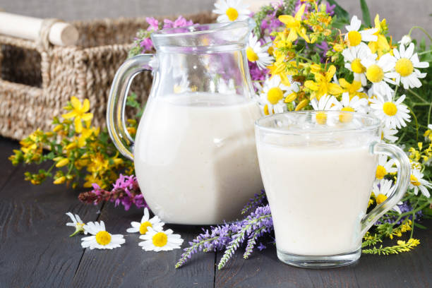 istock Non-dairy vegan oat milk with berries, healthy diet 1002455990