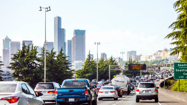 tráfico de la carretera - seattle, washington - day washington state vertical outdoors fotografías e imágenes de stock