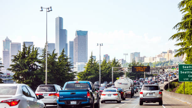 고속도로 교통-시애틀, 워싱턴 - vibrant color outdoors vertical horizontal 뉴스 사진 이미지