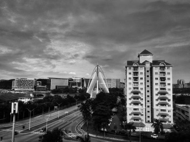 istock Wawasan Bridge Putrajaya 1002540496