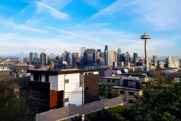 seattle panorama skyline at day-time with space needle tower - northwest puget sound mt rainier nature imagens e fotografias de stock