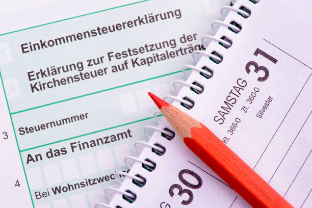 istock Make filling in German tax form 1002722956