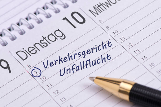 calendar date for traffic court and hit-and-run driving- in german language: verkehrsgericht wg. unfallflucht - hit and run imagens e fotografias de stock