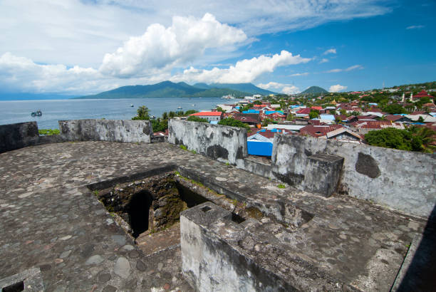 Fort Tolukko Ternate Fort Tolukko is a small fortification on the east coast of Ternate facing Halmahera. It was one of the colonial forts built to control the trade in clove spices, which prior to the eighteenth century were only found in the Maluku Islands. ternate stock pictures, royalty-free photos & images