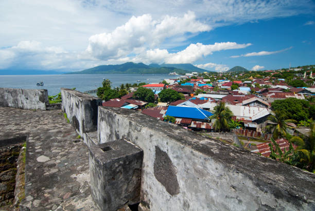 Fort Tolukko Ternate Fort Tolukko is a small fortification on the east coast of Ternate facing Halmahera. It was one of the colonial forts built to control the trade in clove spices, which prior to the eighteenth century were only found in the Maluku Islands. ternate stock pictures, royalty-free photos & images